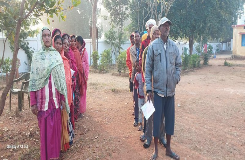 भानु प्रतापपुर उप चुनाव में दोपहर एक बजे तक 40 फीसदी वोट, मतदान केंद्रों के बाहर लंबी-लंबी लाइनें, पुलिस मुस्तैद