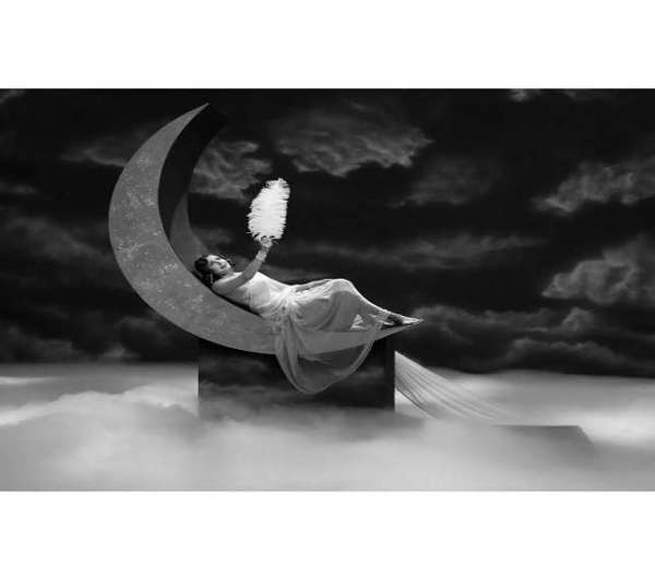 Anushka Sharma retro look