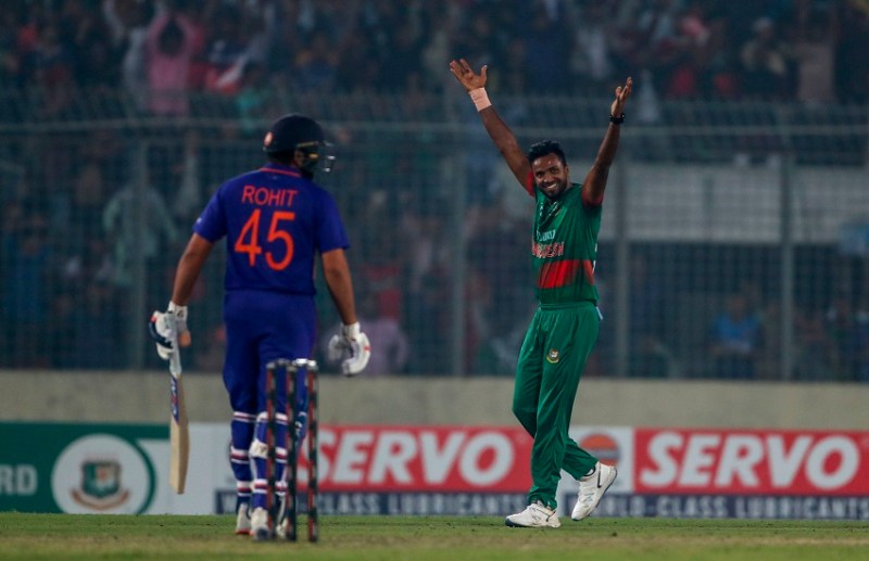 काम ना आई कप्तान रोहित की साहसिक पारी, भारत ने गंवाई सीरीज