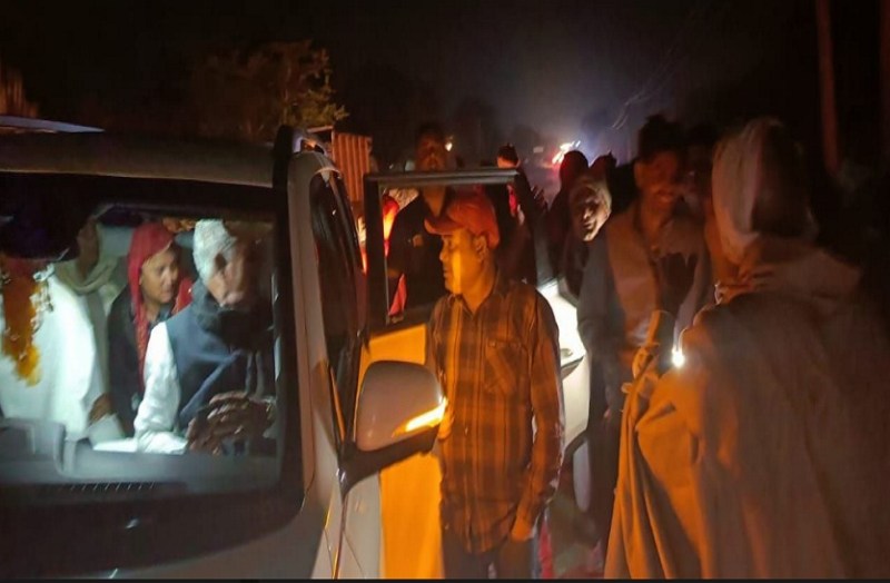 घायलों देख चिकित्सा मंत्री ने रोकी गाड़ी, भेजा अस्पताल