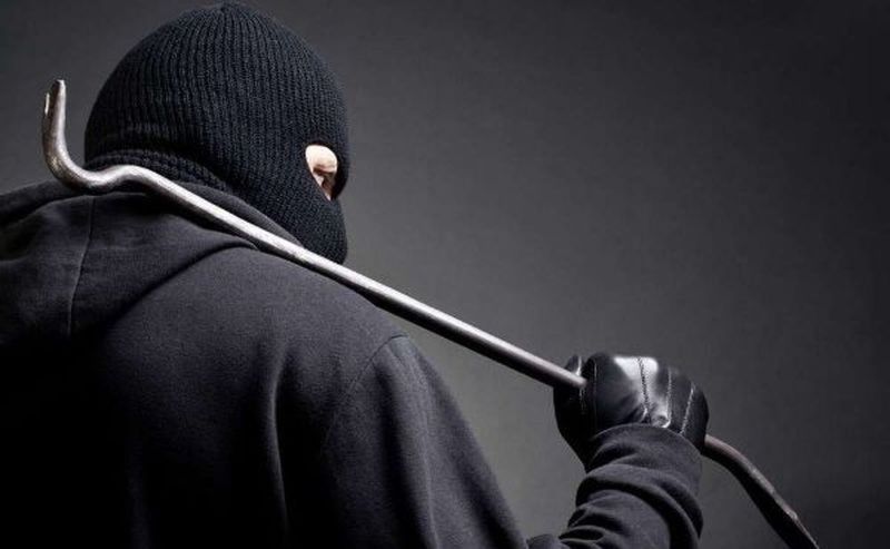 Gold Theft : 1.55 लाख रुपए और लाखों का सोना चोरी