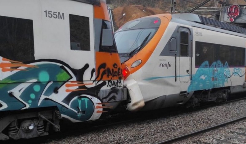train_collision_in_barcelona_of_spain.jpg