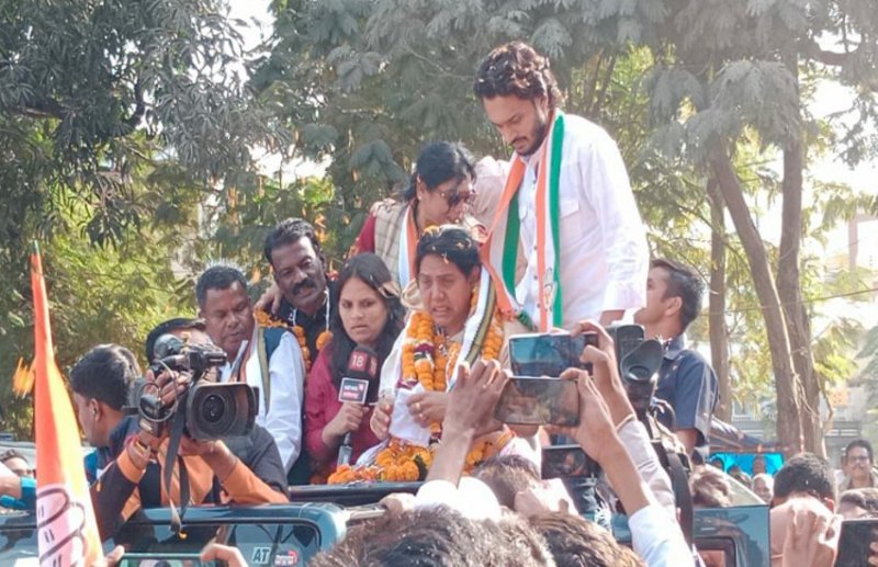 Bhanupratappur by election Result: सावित्री मंडावी ने 21,171 वोटों से भाजपा के ब्रह्मानंद नेताम को हराया, जश्न में डूबे पार्टी कार्यकर्ता