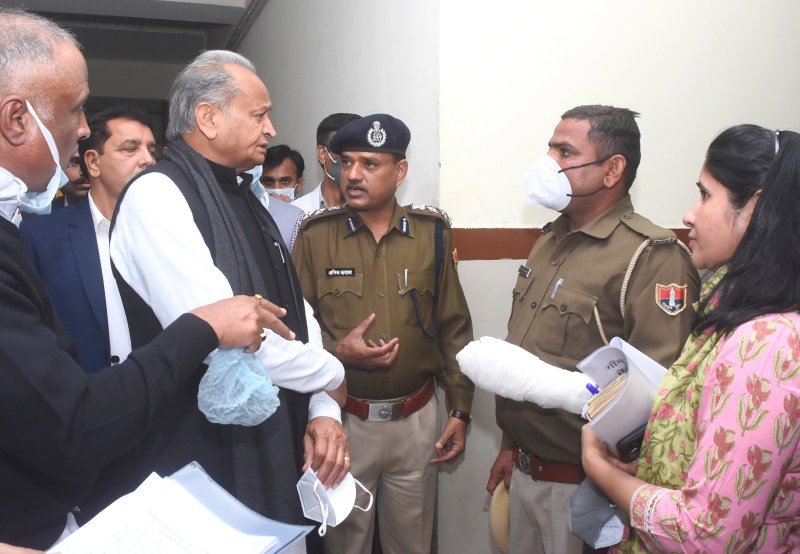 बाड़मेर के कांस्टेबल ने दिखाया साहस, बचा ली कई जिंदगियां, सीएम ने पीठ थपथपाई