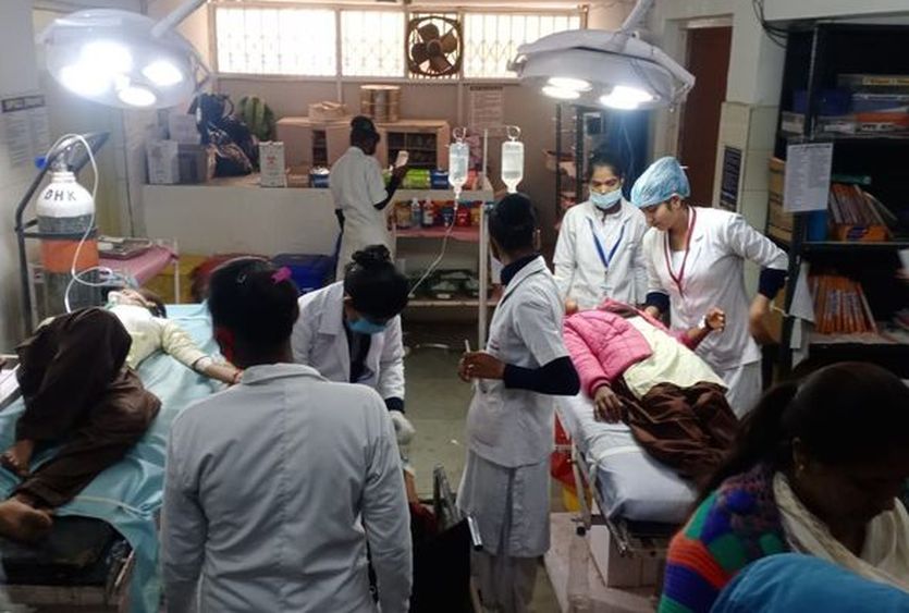 PT, girl students, unconscious, district hospital, treatment, collector, Katni News