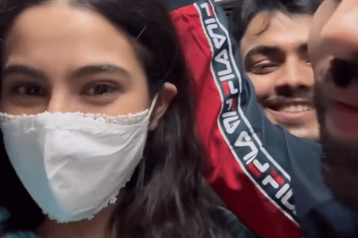 लग्जरी कार छोड़कर लोकल ट्रेन में धक्के खाने निकलीं सारा अली खान, बताई ये वजह