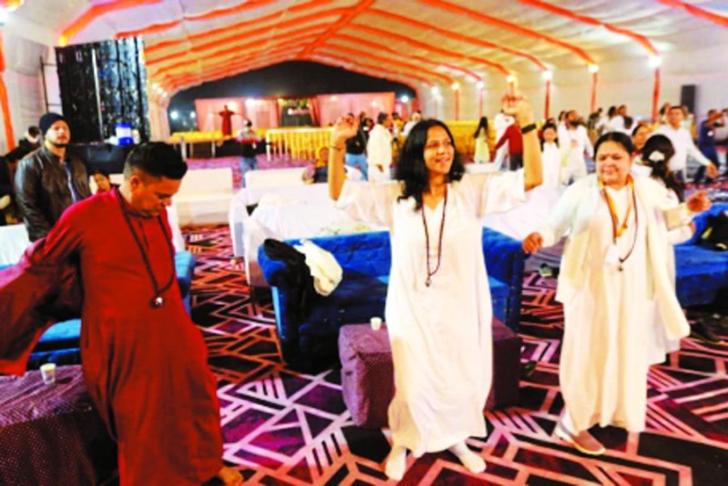 ओशो म्यूजिकल फेस्टिवल के दूसरे दिन अंतरराष्ट्रीय कीर्तन बैंड की धूम मची