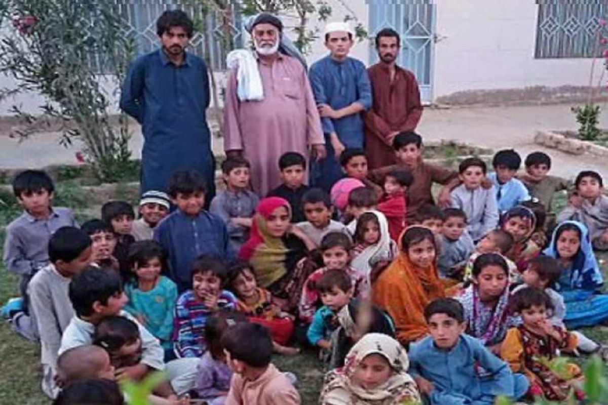 Pakistan man with 54 children and 6 wives died, used to feed his family by driving a truck
