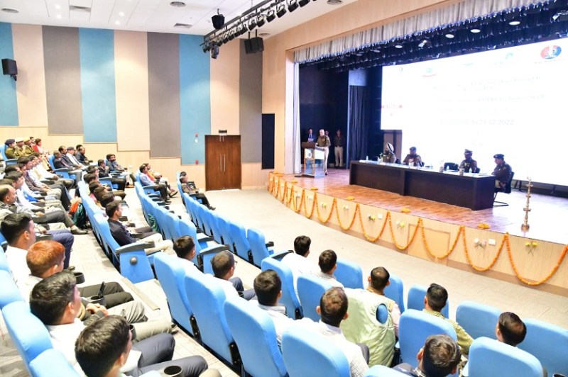 साइबर अपराध को रोकने के लिए पुलिस अधिकारी एवं कर्मचारियों की दक्षता आवश्यक