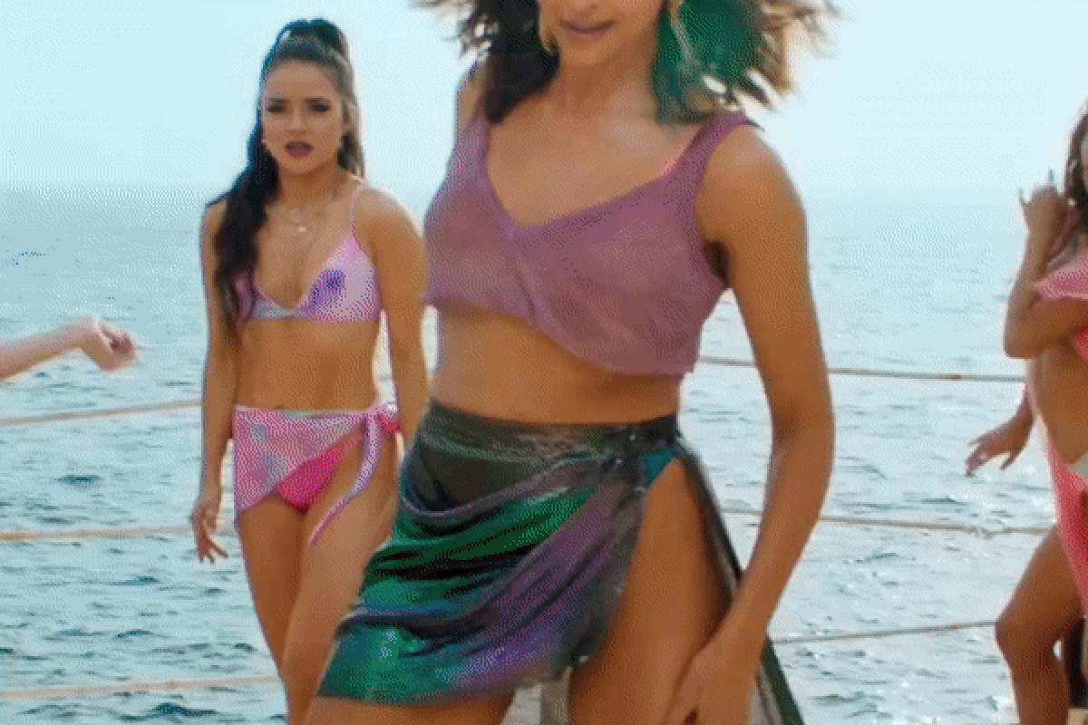 पठान का फर्स्ट सॉन्ग बेशरम रंग आउट, हुस्न ​की बिजलियां गिराती दिखीं दीपिका पादुकोण