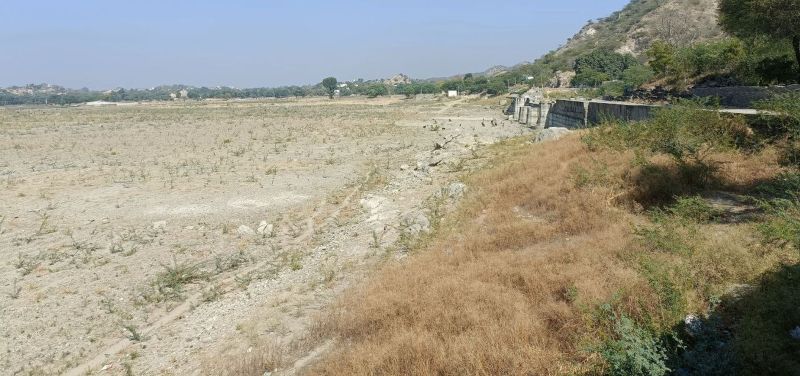 भीम तालाब दो साल से खाली, पांच दिन में एक बार एक घंटा जलापूर्ति