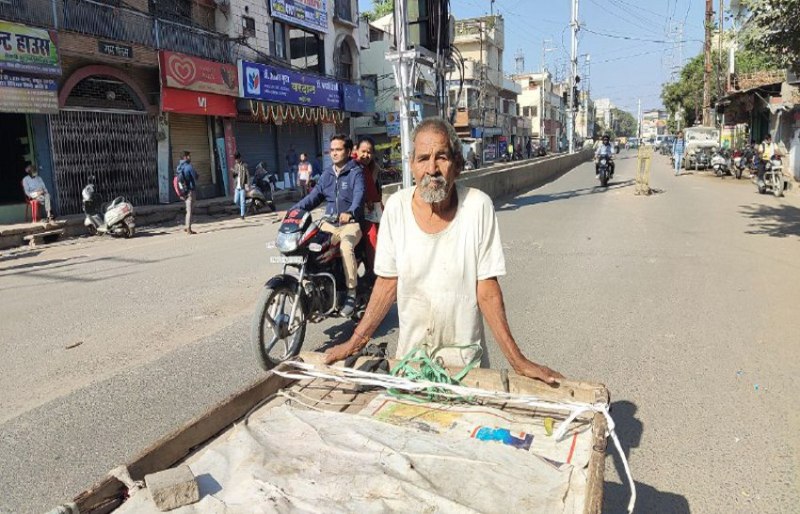 दूभर हो रहा बुजुर्गों का जीवन