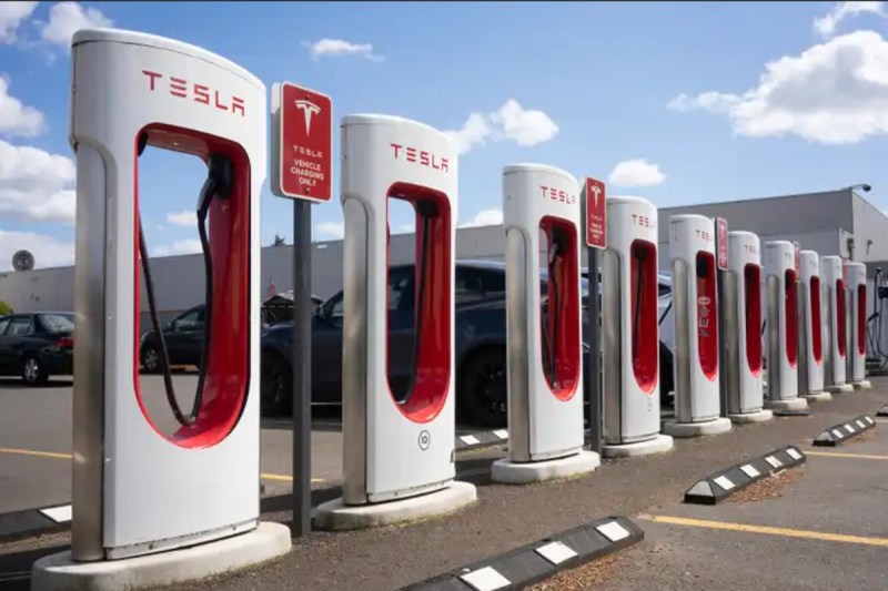 tesla_supercharger.jpg