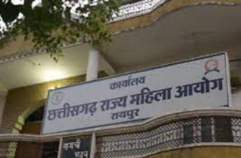 women patwaries complaint of SDM