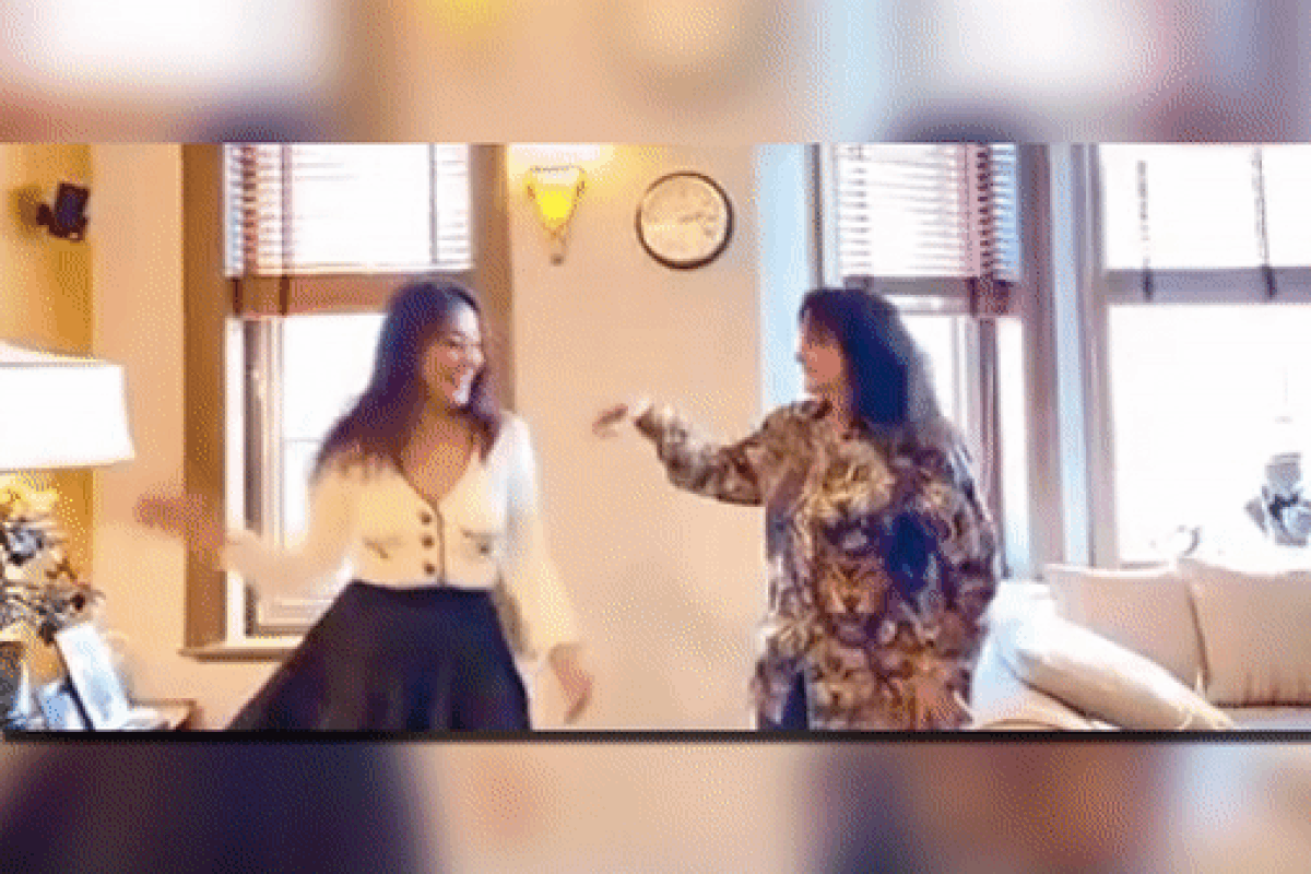 आज कल तेरे मेरे प्यार के चर्चे सॉन्ग पर मुमताज ने किया डांस, सलमान खान ने लुटाया प्यार