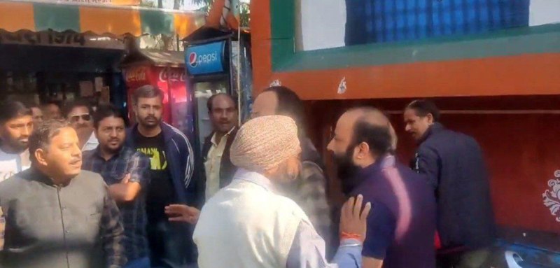 भारतीय जनता पार्टी के प्रदेश कार्यालय पर कार्यकर्ताओं ने जमकर अनुशासनहीनता की