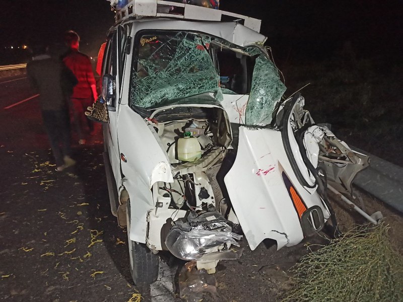 ट्रैक्टर ट्रॉली के पीछे से टकराई कार, 6 गम्भीर घायल