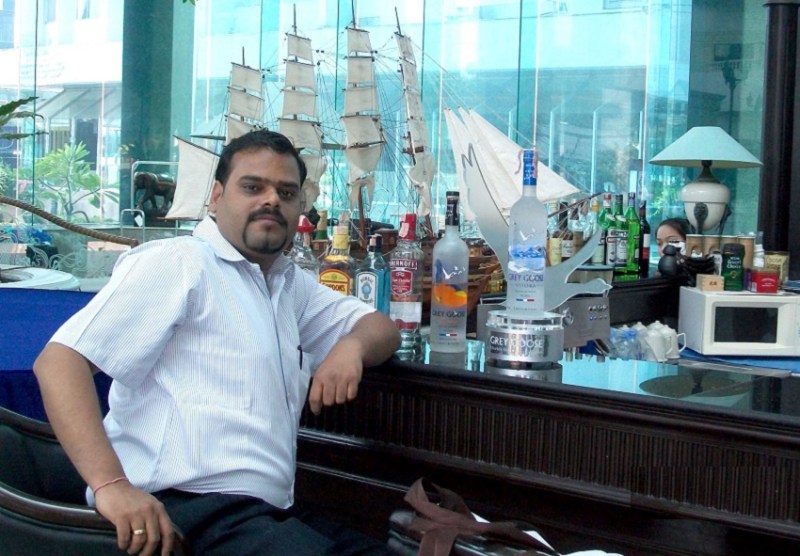 बेशर्म प्रोफेसर ने पहले परीक्षा में छात्रा को फेल कर दिया, फिर पास करने के लिए बनाया शारीरिक संबंध का दबाव