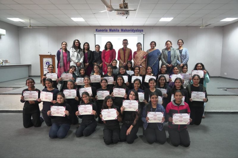 10 दिवसीय वर्कशॉप में छात्राओं ने सीखी एक्टिंग और थिएटर की बारिकियां