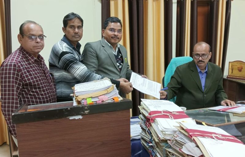 कर्मचारियों की वेतन विसंगतियां दूर करने की मांग