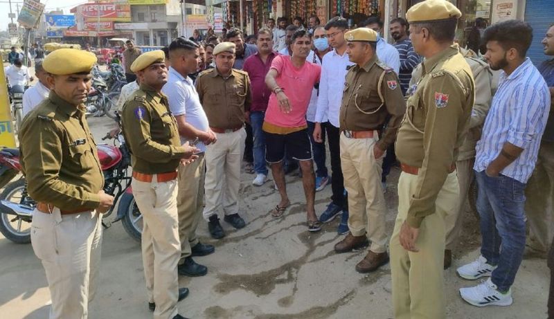 Gun shot : रंजिश में चलाईं थी गोलियां, आरोपी को वारदातस्थल लाई पुलिस