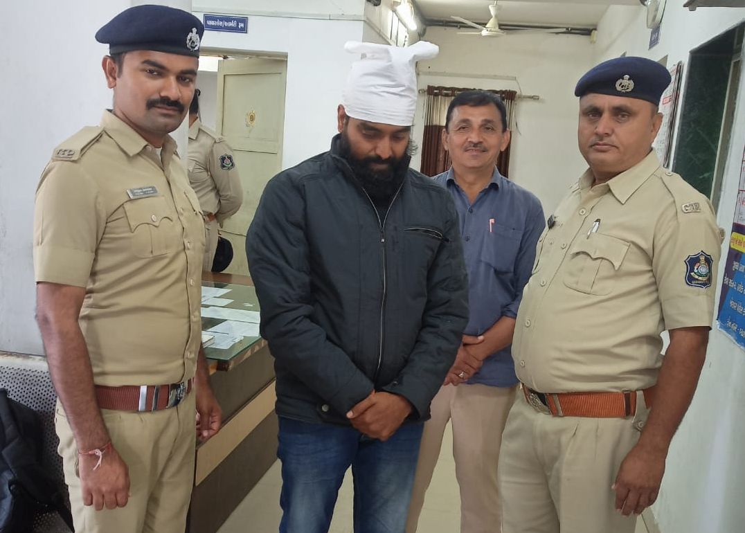 पिस्टल व कारतूस ले जा रहे एक युवक को गुजरात बॉर्डर पर पकड़ा, तीन आरोपी फरार