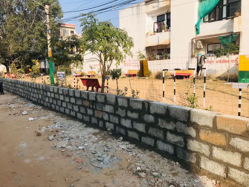 निगम-जेडीए कागजों में उलझे रहे, लोगों ने करवा ली पार्क की बाउंड्री