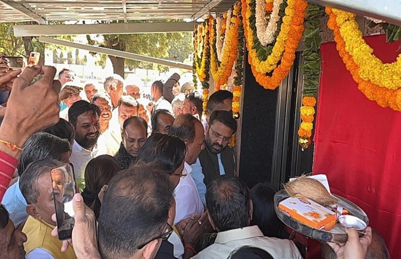 भचाऊ रेलवे स्टेशन पर दो यात्री लिफ्ट का उद्घाटन