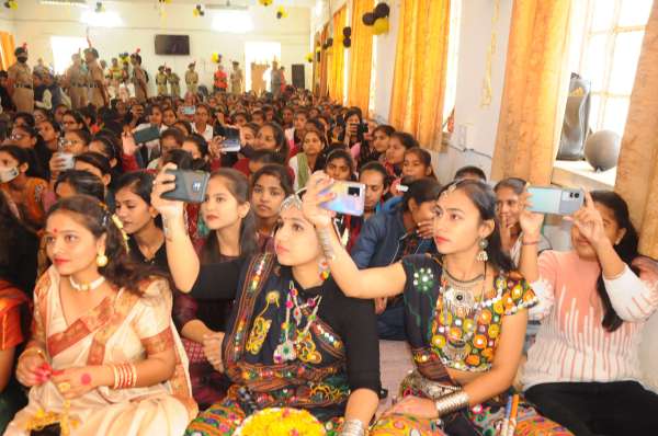 गर्ल्स कॉलेज में छात्र संघ कार्यालय का उद्घाटन