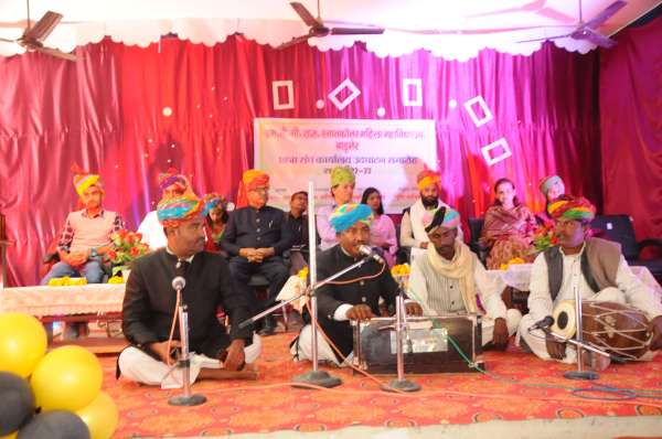 गर्ल्स कॉलेज में छात्र संघ कार्यालय का उद्घाटन