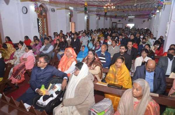 छुक छुक करते आये सांता