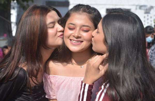 छुक छुक करते आये सांता