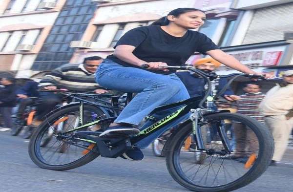 Patrika Fest : भीलवाड़ा में बिखरा पत्रिका फेस्ट का जादू, हमराह में उमड़े शहरवासी,  देखें आकर्षक तस्वीरें