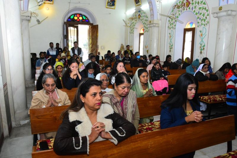 Christmas 2022: कोविड के दो साल बाद इस बार क्रिसमस का उल्लास, गिरजाघरों में हुई विशेष सामूहिक प्रार्थना