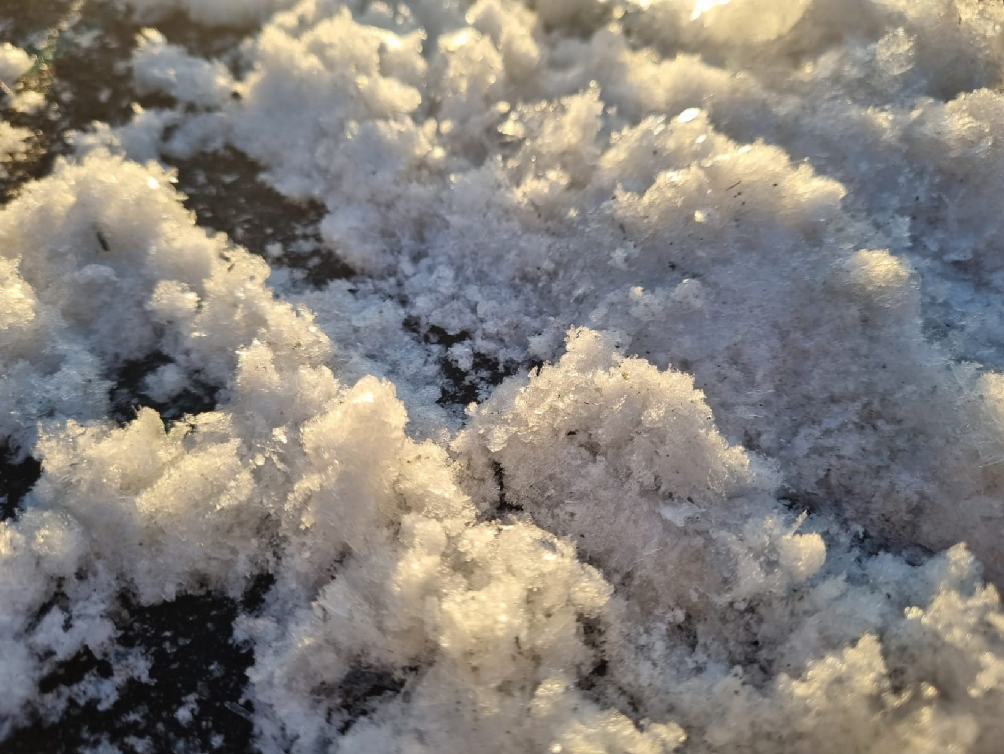 माउंट आबू में सीजन में पहली बार माइनस में पहुंचा तापमान, खुले मैदानों में जमी बर्फ की चादर