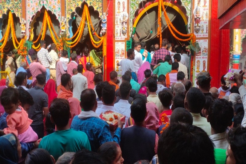 कोरोना को लेकर अयोध्या के मंदिरों में भी अलर्ट, संतो ने की मास्क लगाकर ही मंदिर में प्रवेश की अपील