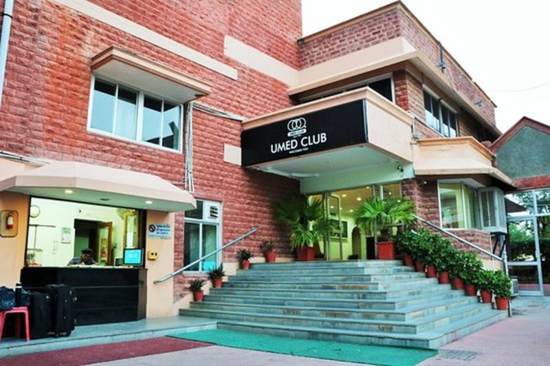 Mollestation : क्लब में मासूम से छेड़छाड़, व्यवसायी गिरफ्तार