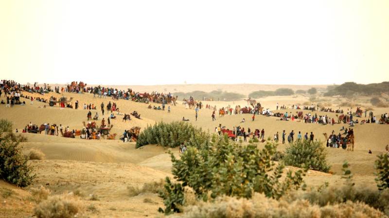 हेलीकाप्टर में बैठकर उडऩा है, आइए जैसलमेर के सम आज से...