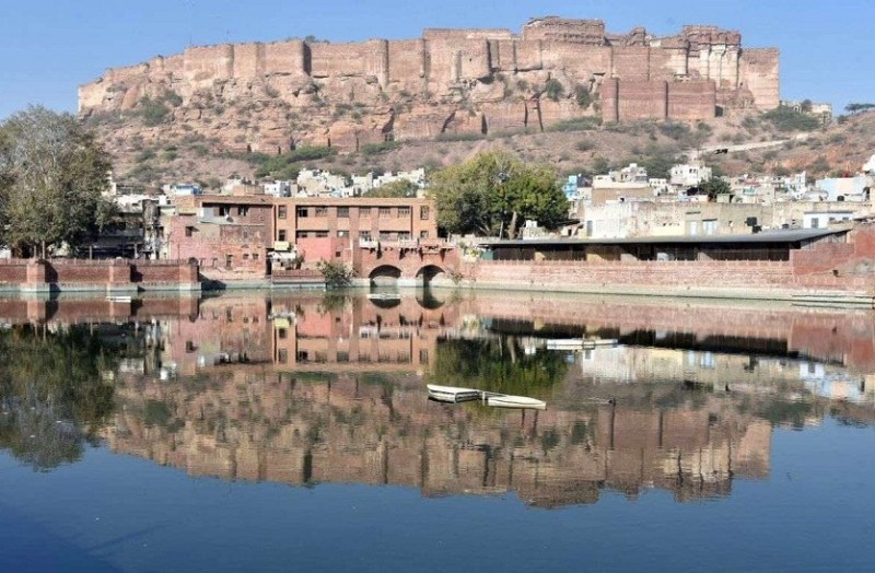 गुलाब सागर की खोई महक लौटे