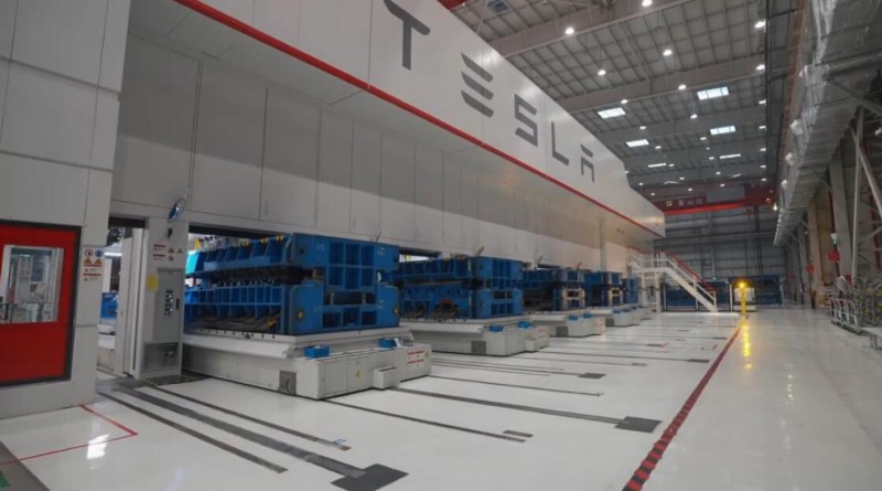 tesla_suspends_shanghai_factory_production.jpg