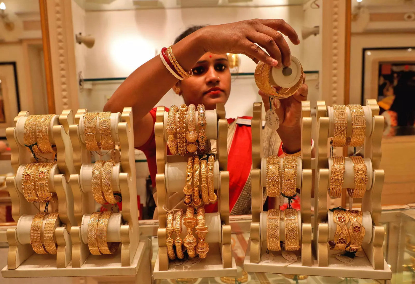 gold_shopping_in_india.jpg