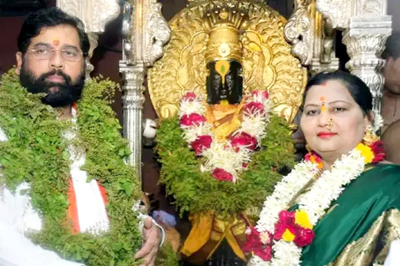 cm_eknath_shinde_in_vitthal-rukmini_temple_in_pandharpur.jpg