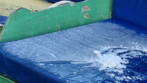 PHOTO STORY: राजस्थान का हिल स्टेशन शीतलहर की चपेट में, चहुंओर बिछी बर्फ की चादर, देखें तस्वीरें...