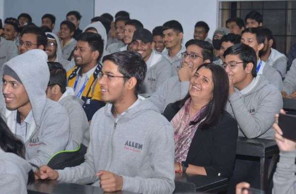 मंजिलें उन्हीं को मिलती हैं, जिनके सपनों में जान होती है...