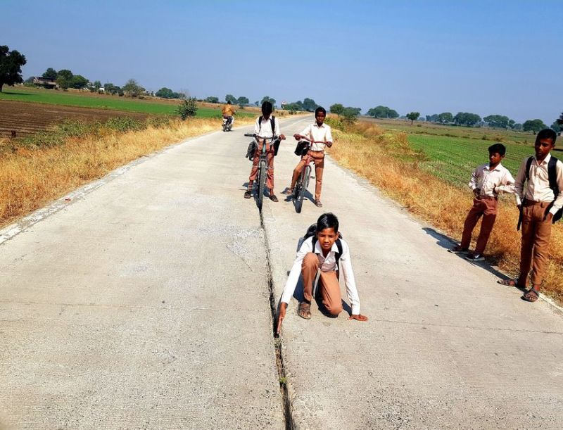 करोड़ों रुपए की लागत से बना पाडल्या-गिरोता सीसी मार्ग उखडऩा शुरू