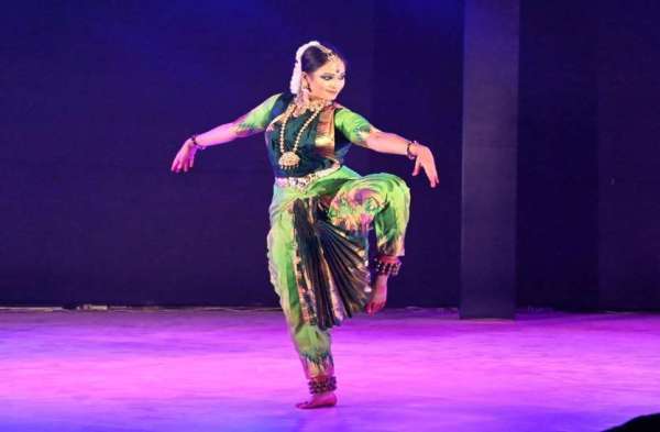  भोपाल की आरोही मुंशी भरतनाट्यम नृत्य शैली में 