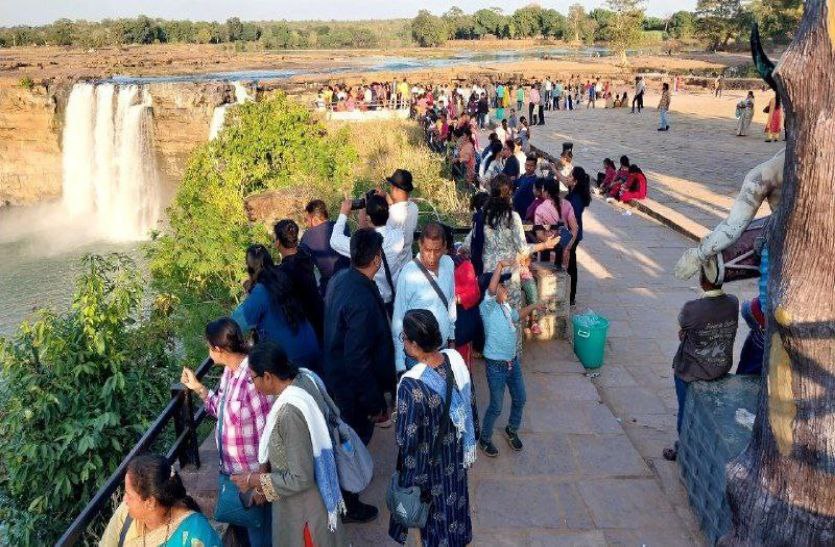 नक्सल दहशत कम हुई तो बस्तर दर्शन को उमड़े सैलानी