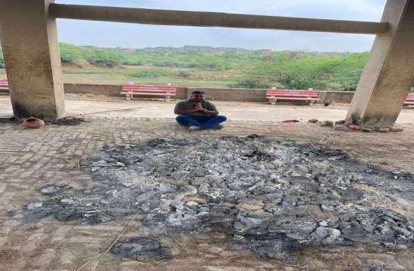  See strange photo of senior RAS officer