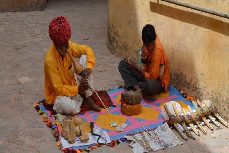 कला और संस्कृति के उजास के संवाहक बनें हम