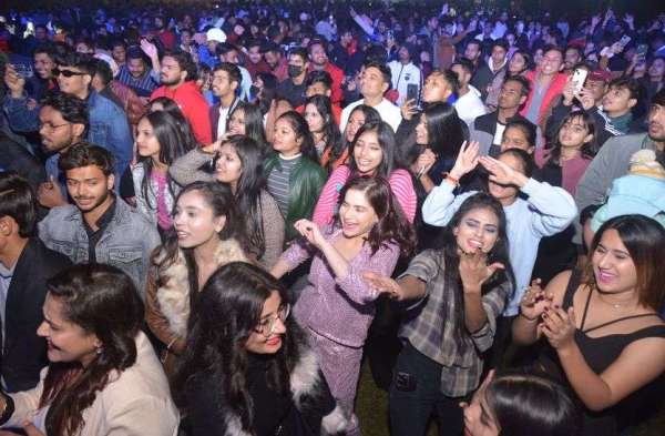 वीकेंड के साथ नए वर्ष का जोरदार स्वागत